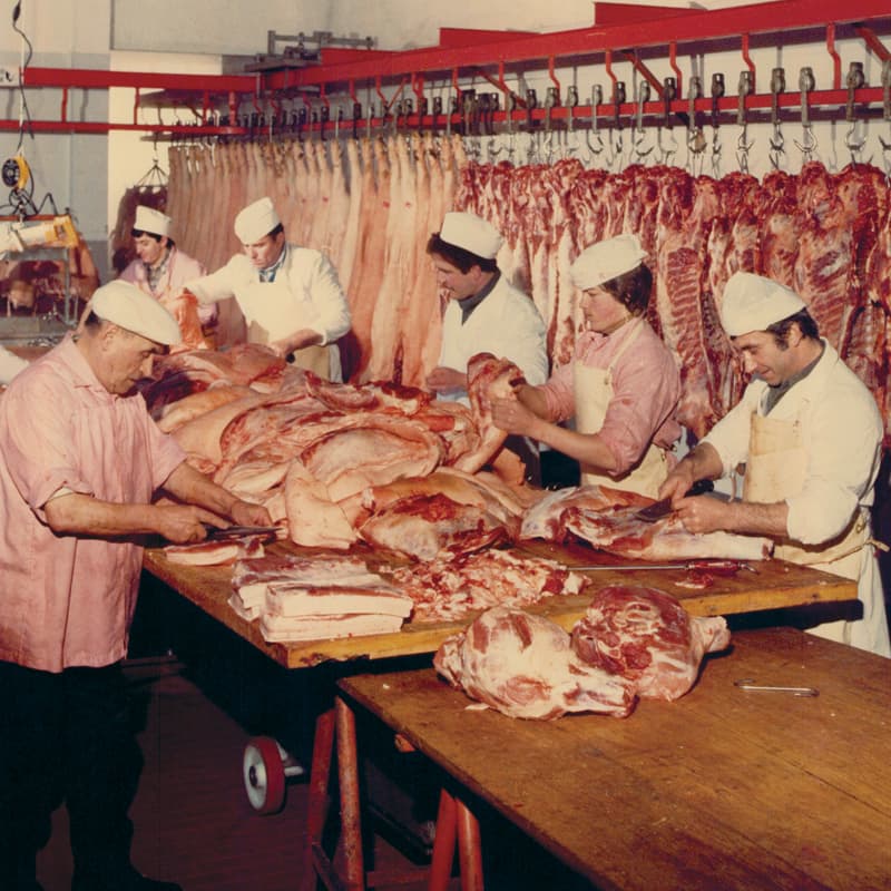 1979 lavorazione del lardo Brizio nel nuovo stabilimento di salumi in Regione San Bartolomeo